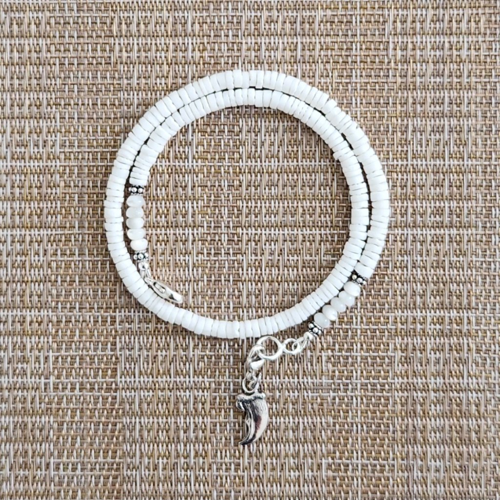 Beautiful Necklace White Shell Heishi With Sterling Silver Claw 108$